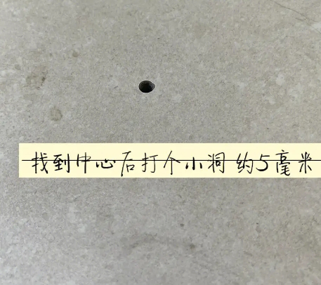 比如瓷砖空鼓维修公司专业解答在瓷砖铺贴过程中，如果砂料搅拌不均匀，将会带来以下问题