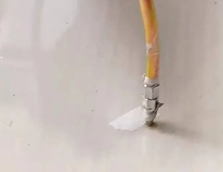 比如瓷砖空鼓维修公司专业解答在瓷砖铺贴过程中，如果使用的砂料过粗（如全部使用了粗砂），可能会导致以下问题